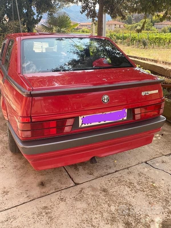 Usata Alfa Romeo 75 148 CV (108 kW) 1992 Rosso Berlina