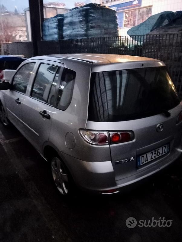 Usata Mazda 2 68 CV (50 kW) 2005 Grigio Monovolume