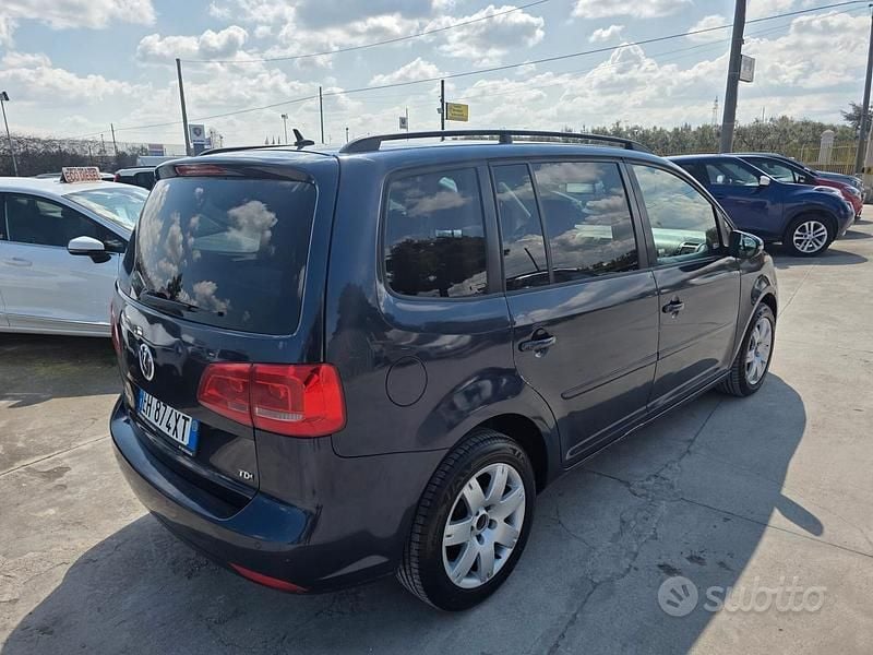 Usata VW Touran Highline 105 CV (77 kW) 2011 Blu Monovolume