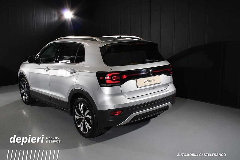 Usata VW T-Cross Advance 110 CV (80 kW) 2022 Argento SUV