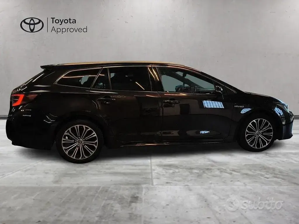 Usata Toyota Corolla Style 183 CV (134 kW) 2019 Phantom brown met Station wagon