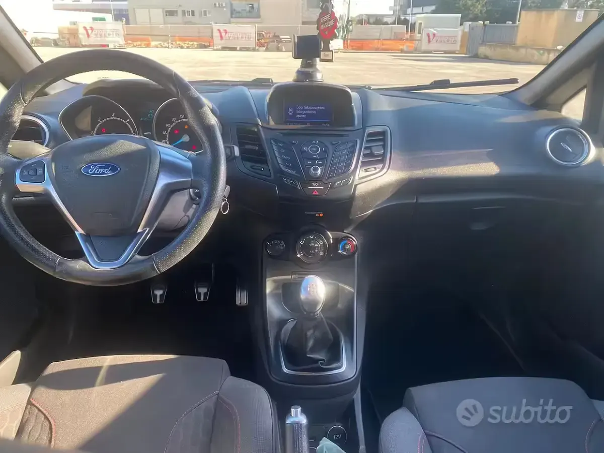 Usado Ford Fiesta ST-Line 75 HP (55 kW) 2017 Citadino