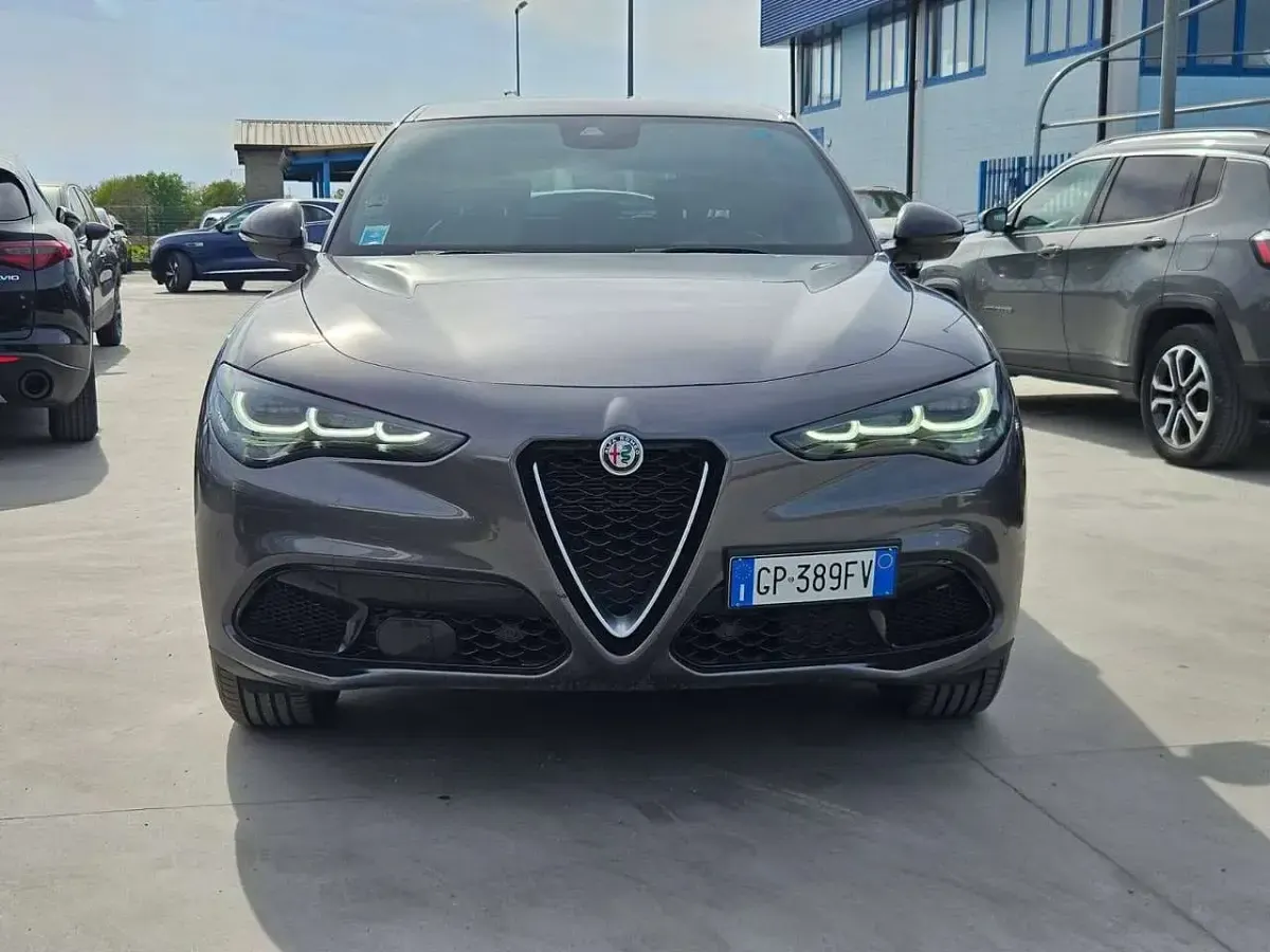 Usata Alfa Romeo Stelvio Super 209 CV (153 kW) 2023 Grigio SUV