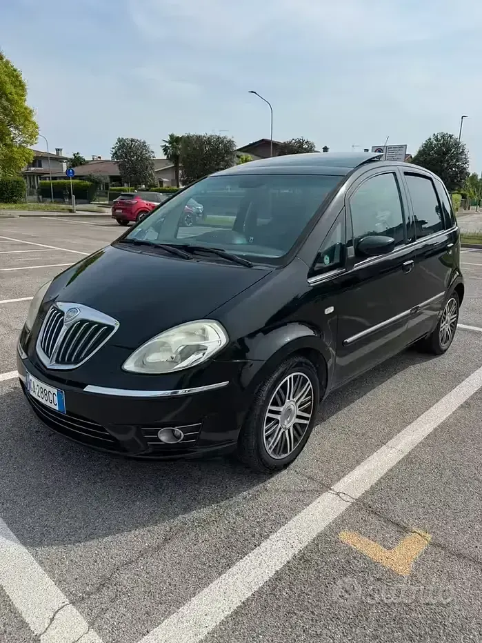 Usata Lancia Musa 2009 Nero Monovolume
