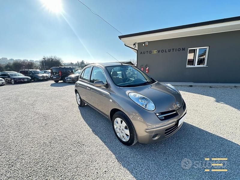 Beige Usata 2005 Nissan Micra Due volumi | 4000 € (Molto cara) - Immagine 1/4