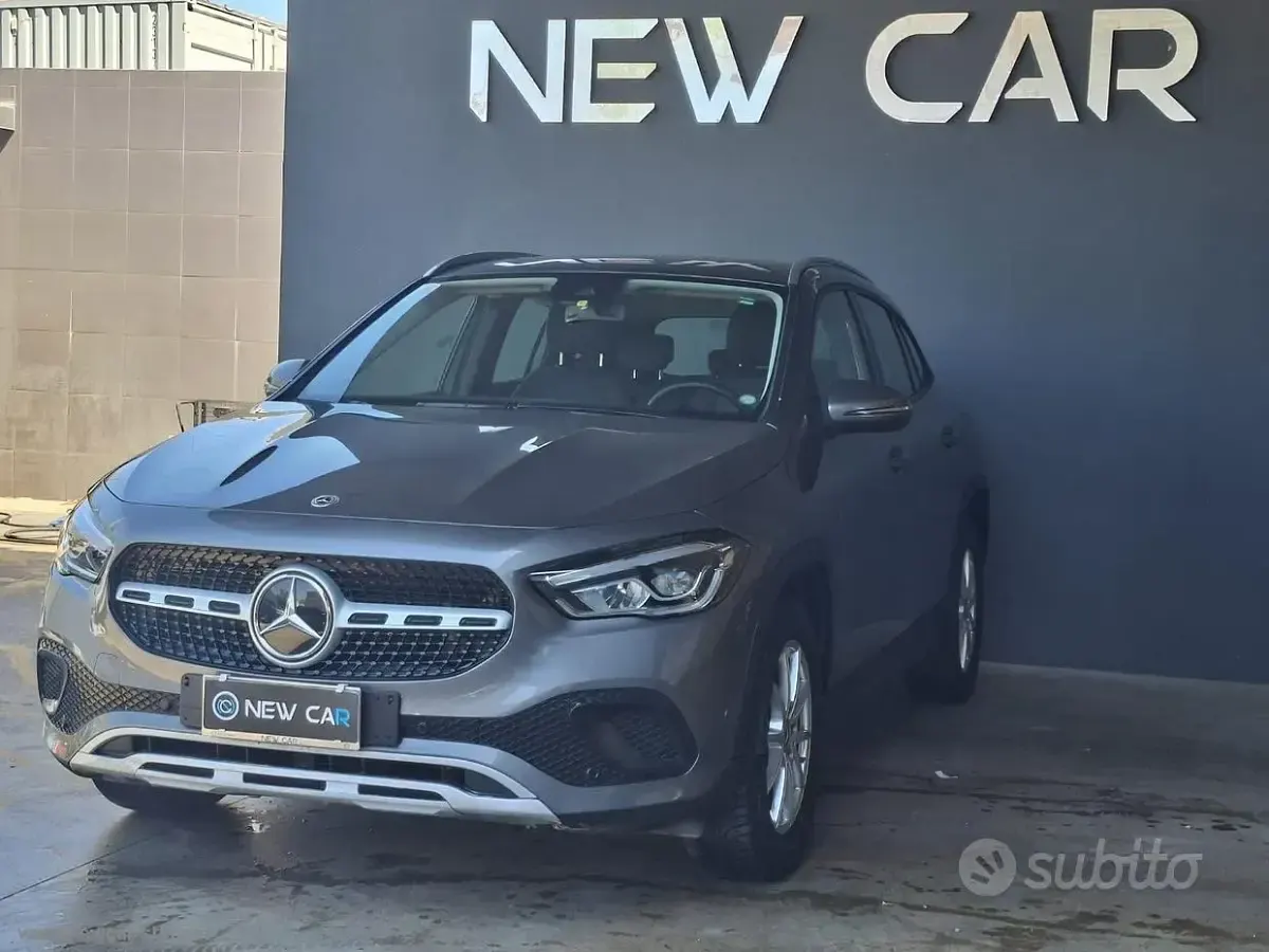 Usado Mercedes GLA200 Business 163 CV (119 kW) 2021 Gris SUV