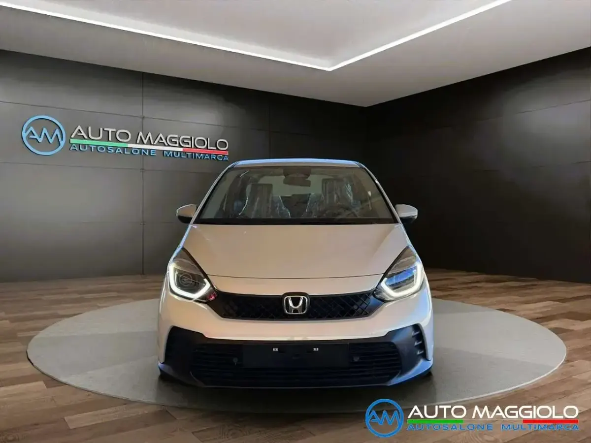 Nuova Honda Jazz Elegance 107 CV (78 kW) 2026 Sunlight white pearl Utilitaria