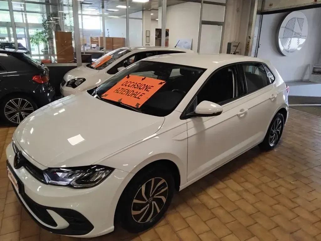 Begagnad VW Polo Life 95 HK (69 kW) 2022 Vit Halvkombi