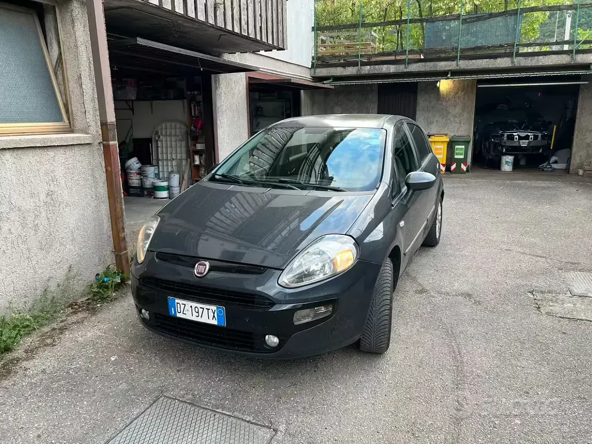 Usata Fiat Punto Evo Dynamic 77 CV (56 kW) 2010 Bluazzurro Utilitaria