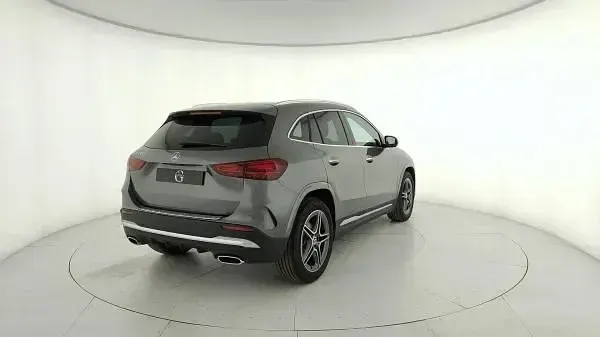 Nuova Mercedes GLA200 Advanced Plus 150 CV (110 kW) 2026 Mountain grau metallic SUV