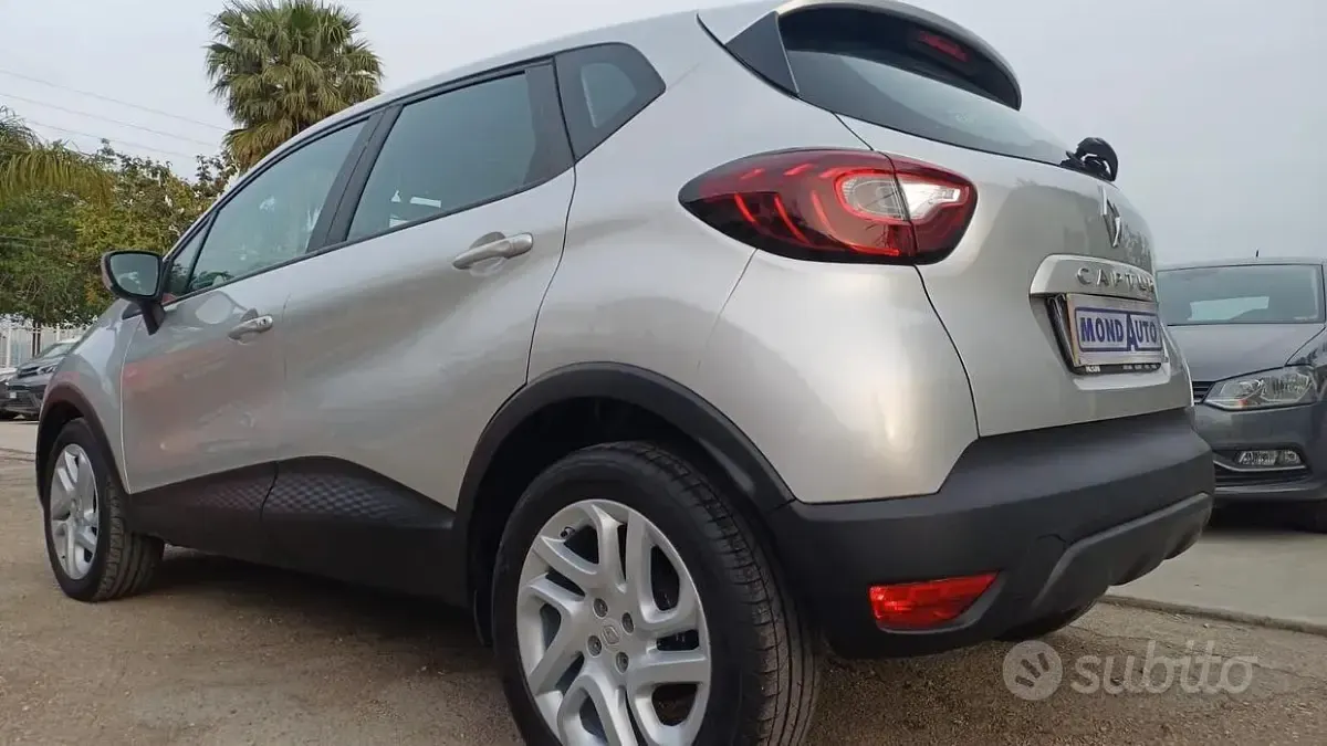 Usado Renault Captur Life 90 CV (66 kW) 2019 Gris SUV