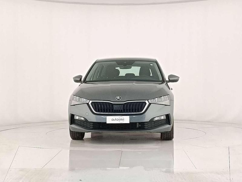 Usata Skoda Scala Ambition 95 CV (69 kW) 2023 Grigio scuro met Utilitaria