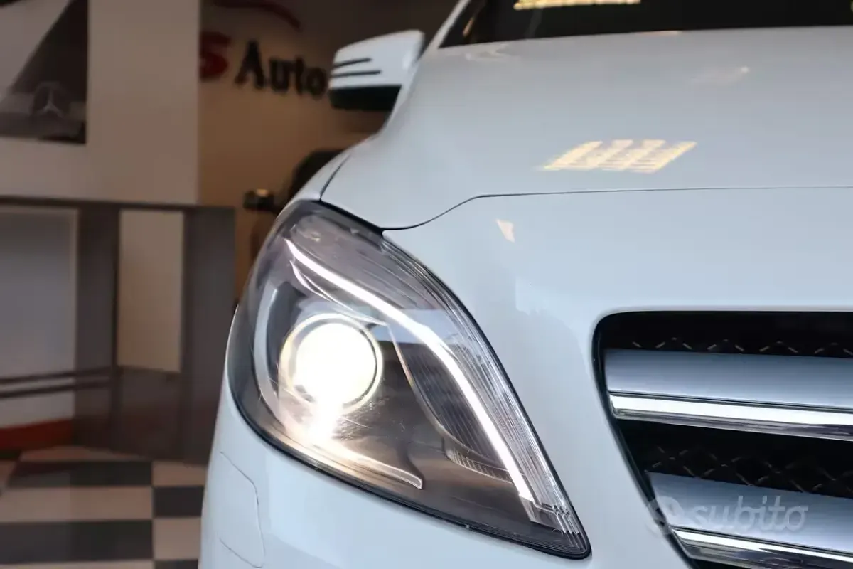 Usata Mercedes B200 Premium 136 CV (100 kW) 2012 Bianco Utilitaria