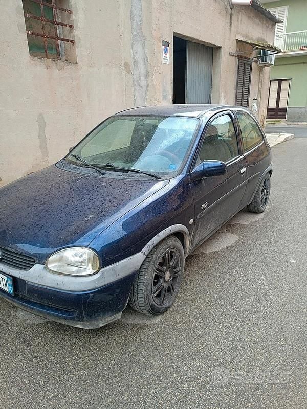 Usata Opel Corsa 45 CV (33 kW) 2000 Blu Berlina
