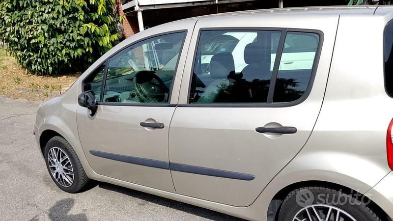 Usata Renault Modus 75 CV (55 kW) 2006 Grigio Monovolume