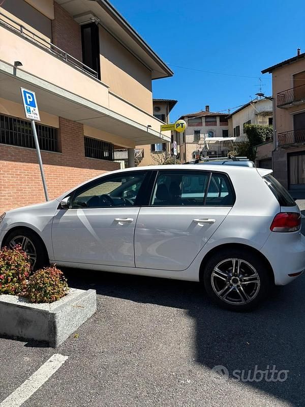 Usata VW Golf VII 105 CV (77 kW) 2012 Bianco Berlina