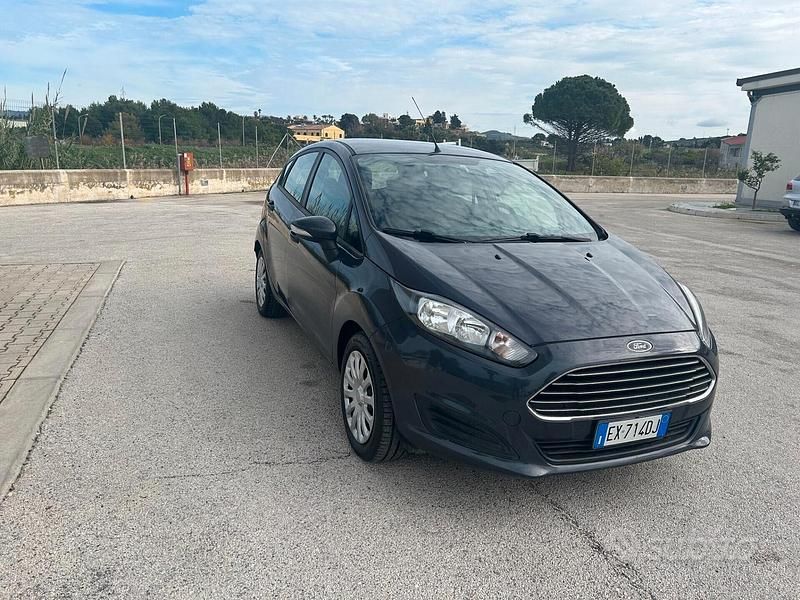 Second-hand Ford Fiesta Titanium 75 CP (55 kW) 2014 Negru Berlinǎ