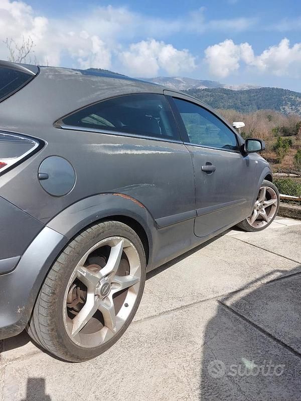 Usata Opel Astra GTC 120 CV (88 kW) 2006 Grigio Coupé