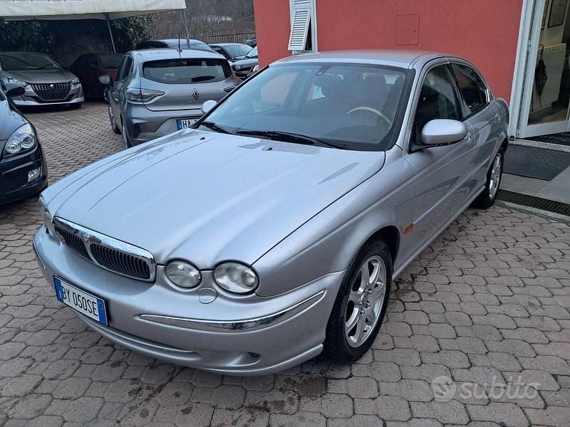 Usata Jaguar X-type 141 CV (103 kW) 2002 Grigio Berlina