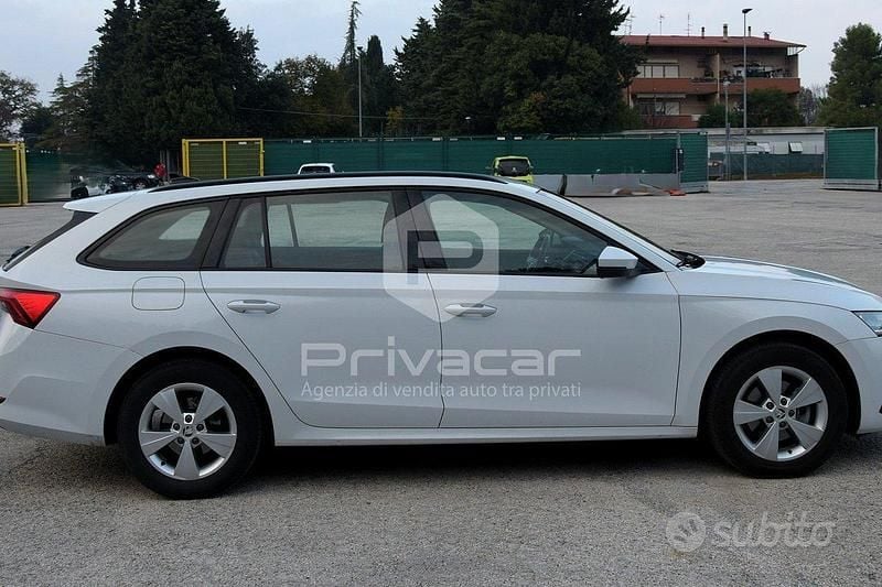 Usata Skoda Octavia Executive 116 CV (85 kW) 2022 Bianco Station wagon
