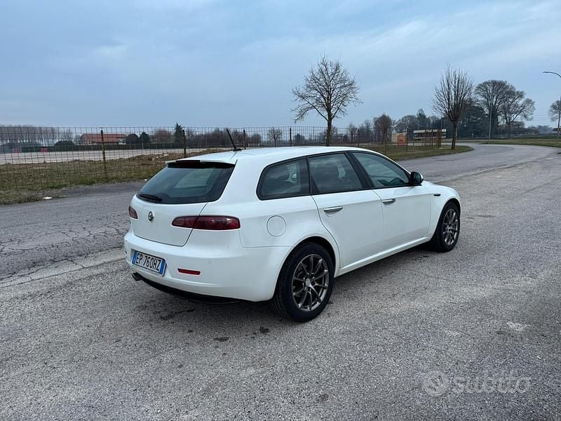 Usata Alfa Romeo 159 Progression 136 CV (100 kW) 2012 Bianco Station wagon