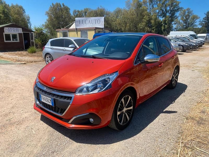 Usata Peugeot 208 Allure 75 CV (55 kW) 2017 Arancione Utilitaria