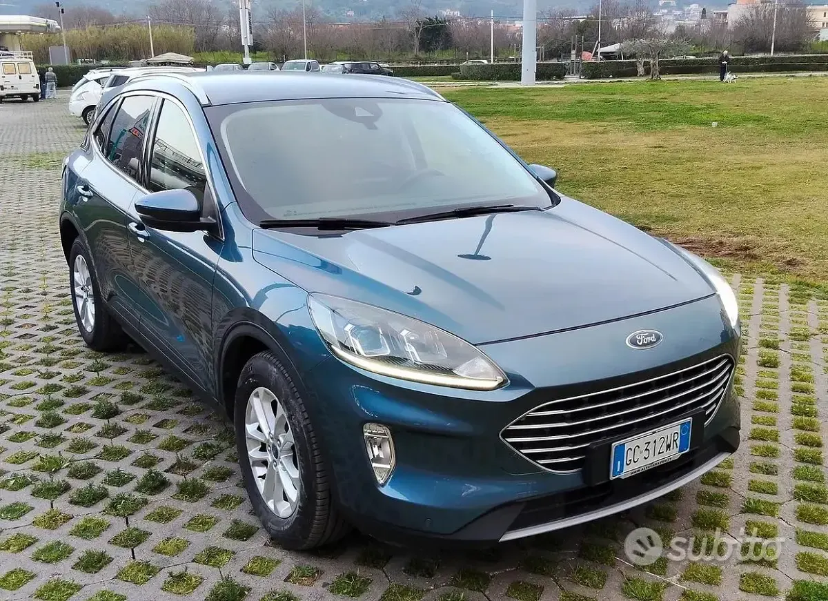 Usata Ford Kuga Titanium 120 CV (88 kW) 2020 Bluazzurro SUV