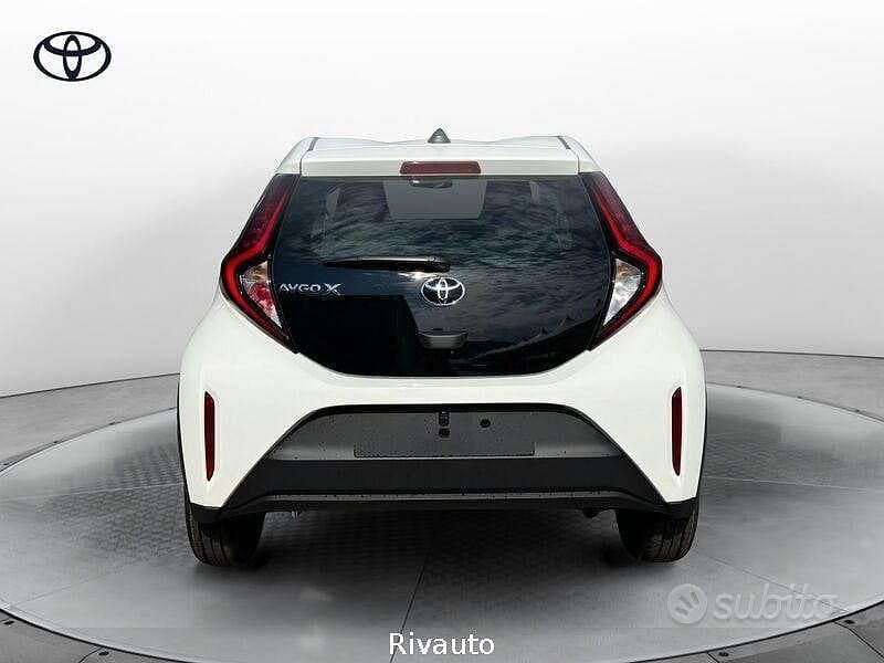 Nuova Toyota Aygo X Active 72 CV (52 kW) 2025 Bianco SUV