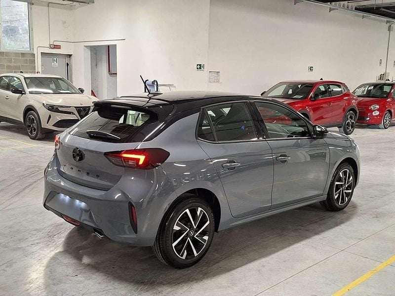 Nuova Opel Corsa 101 CV (74 kW) 2026 Grafik grey/tetto black Utilitaria
