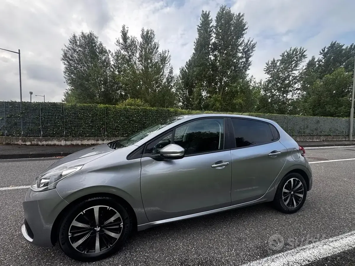 Usata Peugeot 208 Active 83 CV (61 kW) 2019 Grigio Utilitaria