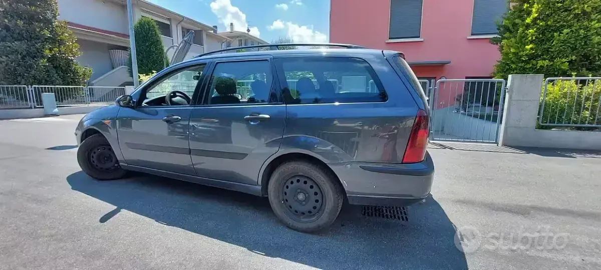 Usata Ford Focus 90 CV (66 kW) 2002 Bluazzurro Station wagon