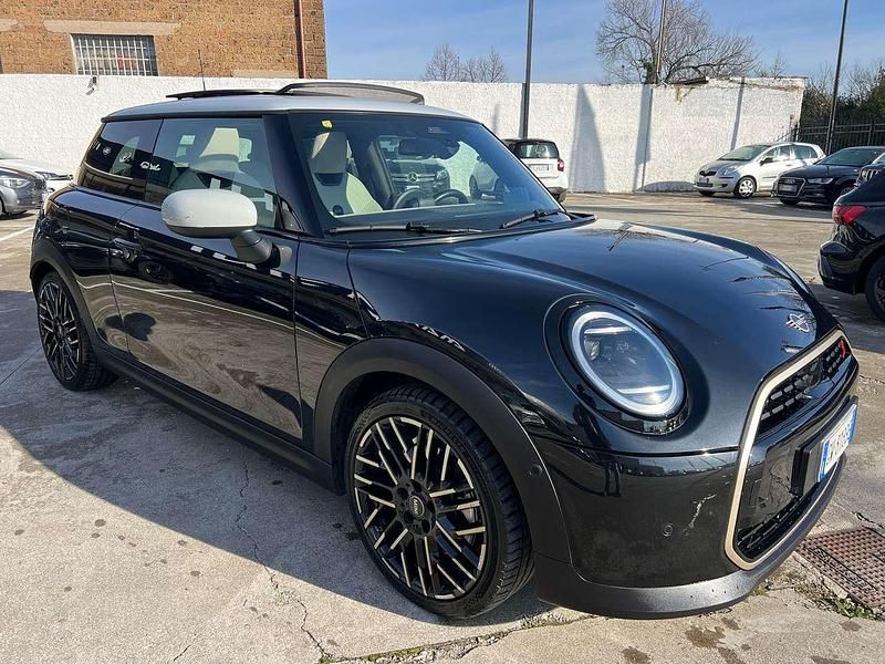Usata Mini Cooper Favoured 204 CV (150 kW) 2024 Nero Utilitaria
