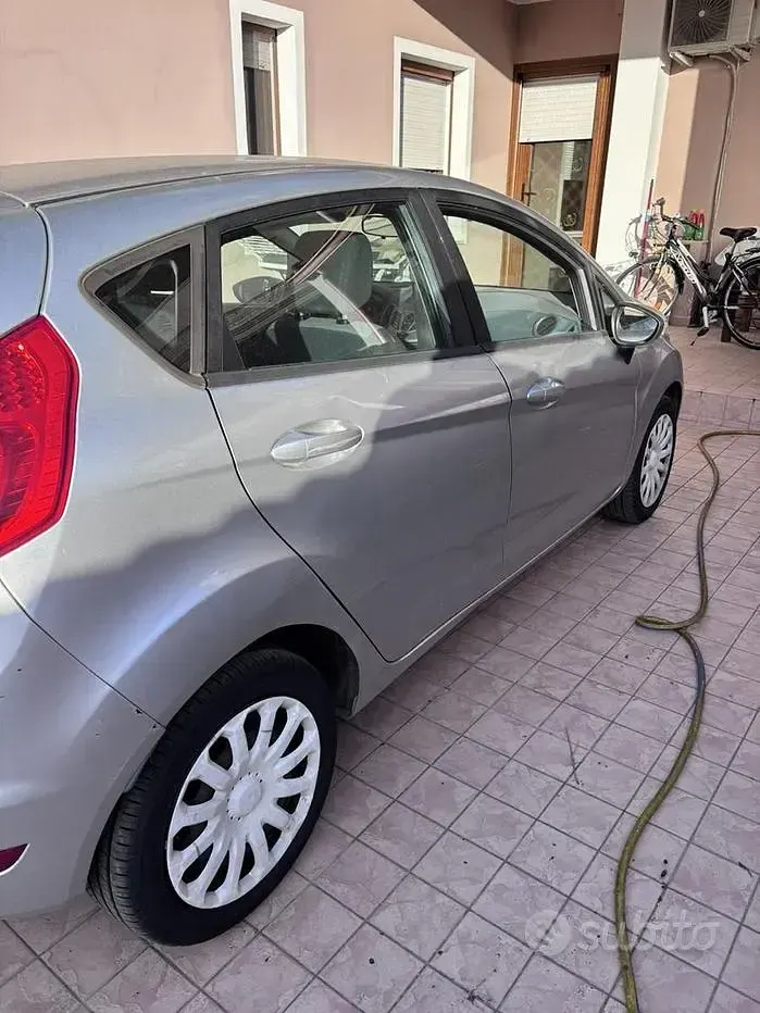 Usata Ford Fiesta 82 CV (60 kW) 2010 Berlina