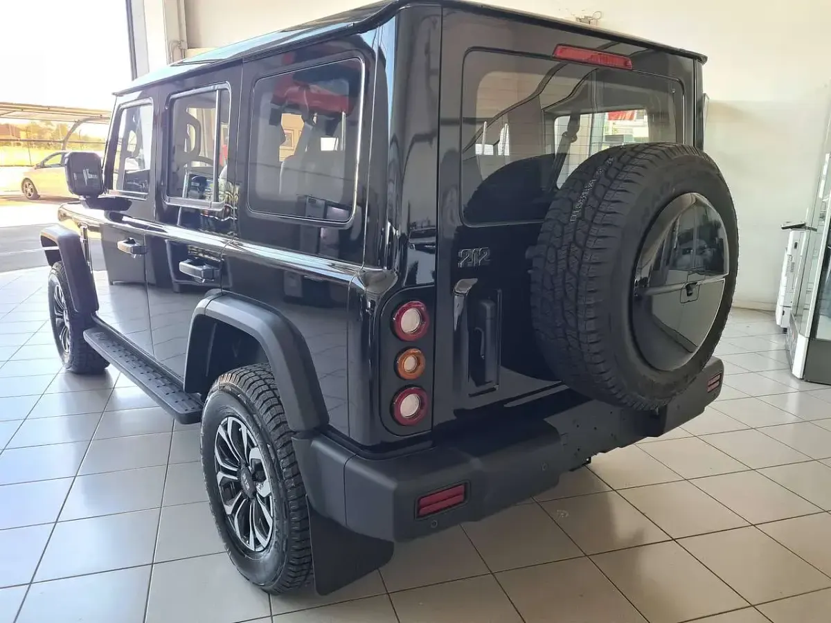 Nuova EMC 212 166 CV (122 kW) 2026 Grigio SUV