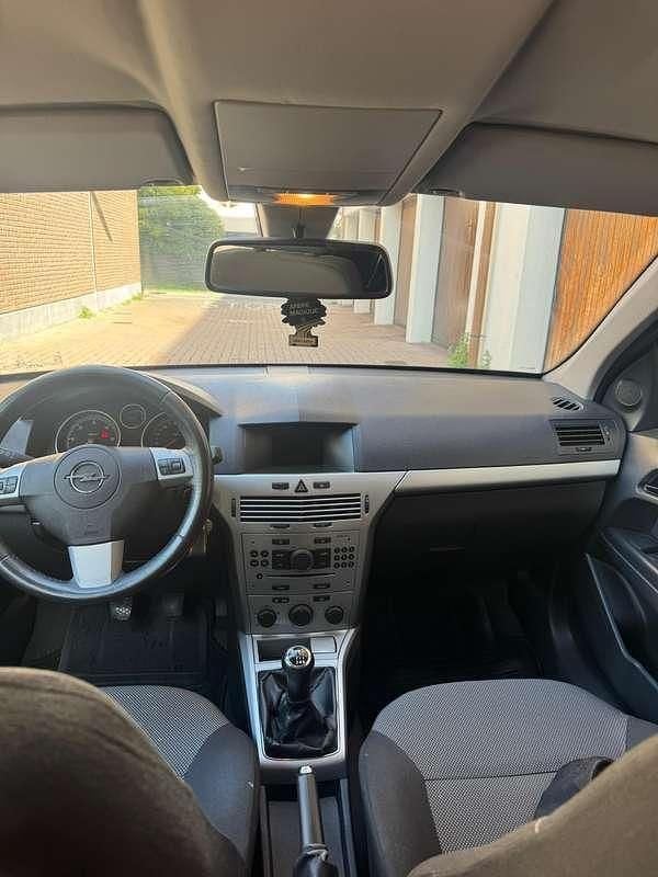 Usata Opel Astra Enjoy 110 CV (80 kW) 2009 Nero Station wagon