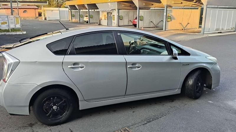 Usata Toyota Prius 99 CV (72 kW) 2014 Grigio Berlina