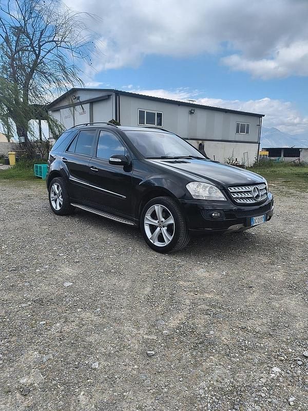 Usata Mercedes ML320 224 CV (164 kW) 2007 Nero SUV