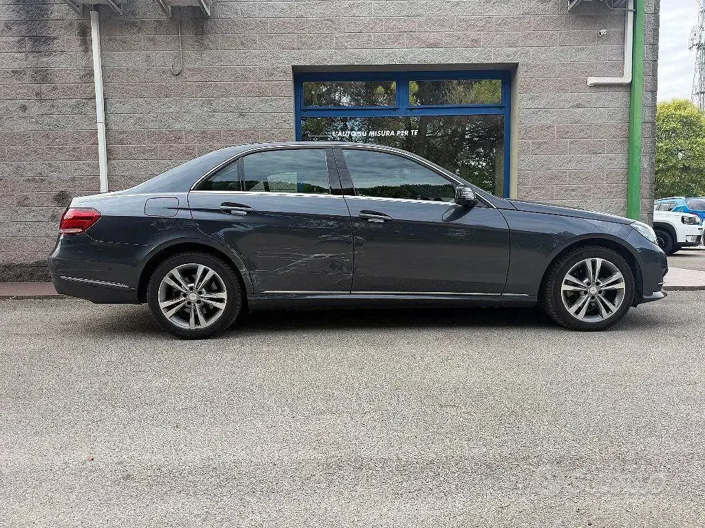 Usata Mercedes E220 170 CV (125 kW) 2014 Grigio Berlina