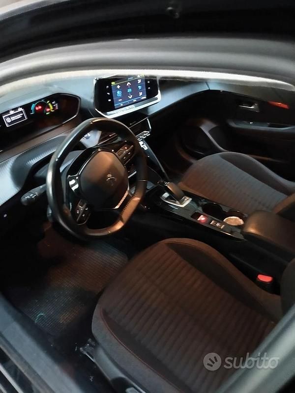 Usata Peugeot 208 Active 100 kW (136 CV) 2022 Nero Utilitaria