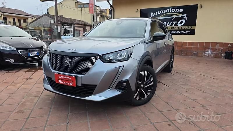 Usata Peugeot 2008 Allure 110 CV (80 kW) 2022 Grigio SUV