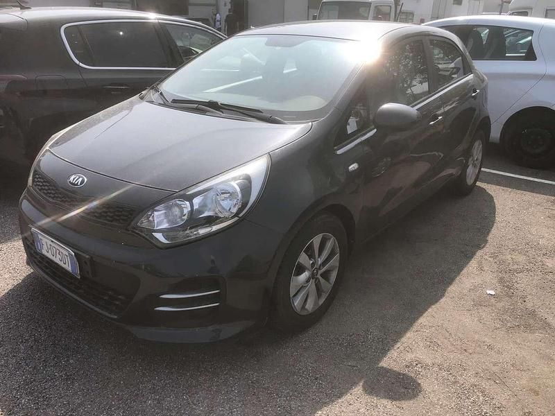 Usata Kia Rio Active 75 CV (55 kW) 2017 Grigio Berlina