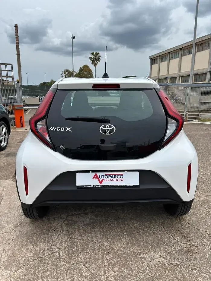 Usata Toyota Aygo X Active 72 CV (52 kW) 2024 Bianco SUV