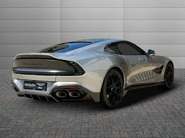 Nuova Aston Martin Vanquish 835 CV (614 kW) 2026 Aluminite silver Coupé