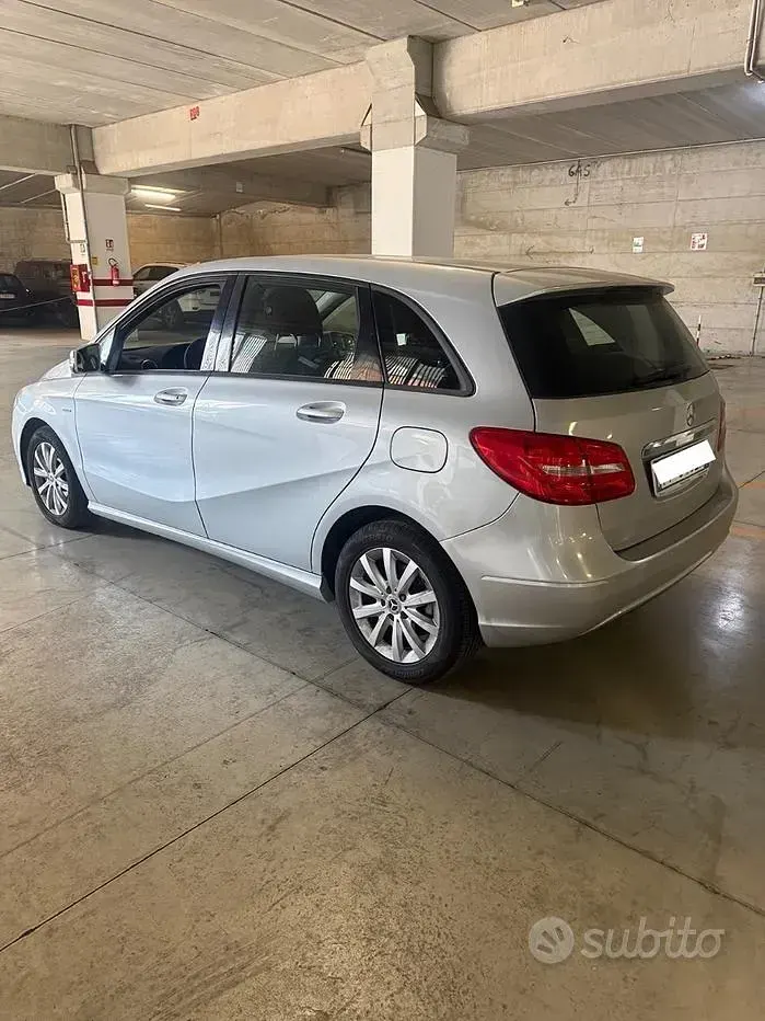 Usata Mercedes B180 109 CV (80 kW) 2015 Grigio Utilitaria