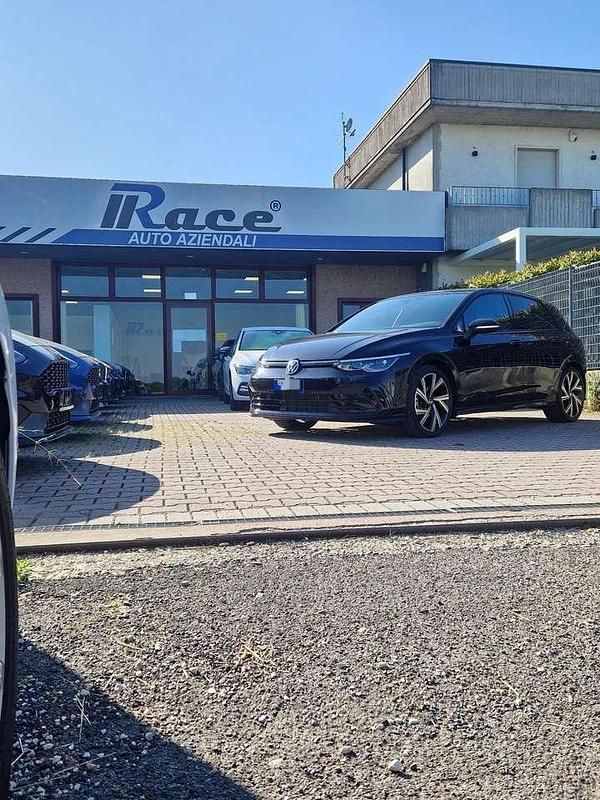 Usata VW Golf VIII R-line 150 CV (110 kW) 2022 Nero Berlina