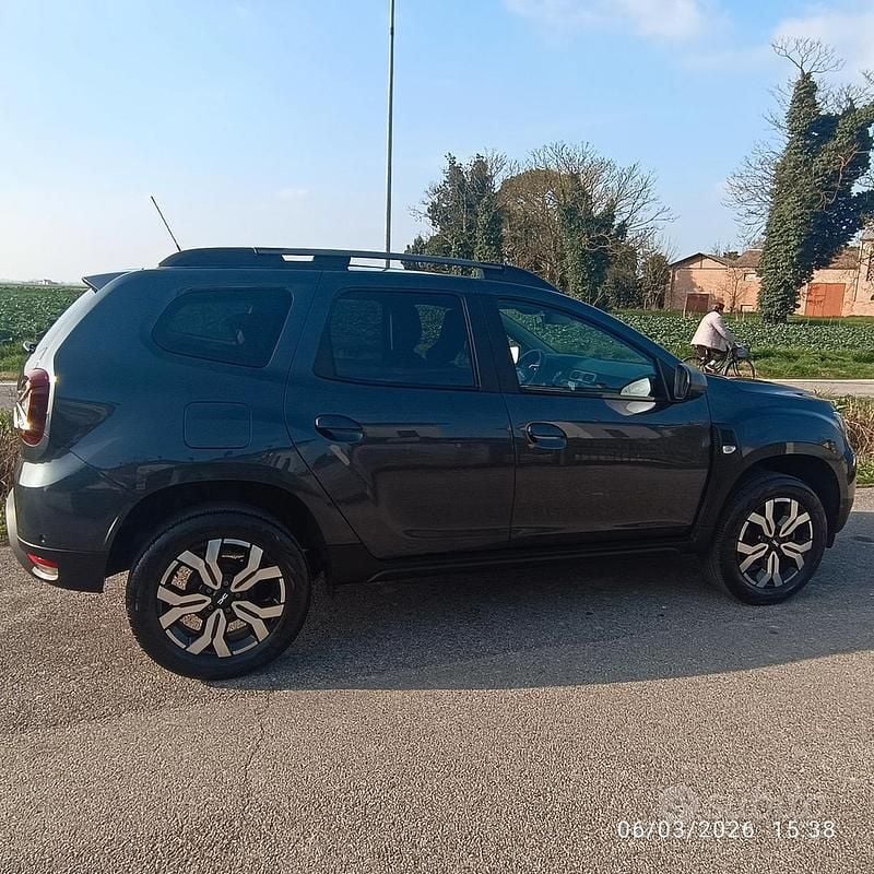 Usata Dacia Duster Journey 101 CV (74 kW) 2023 Grigio SUV