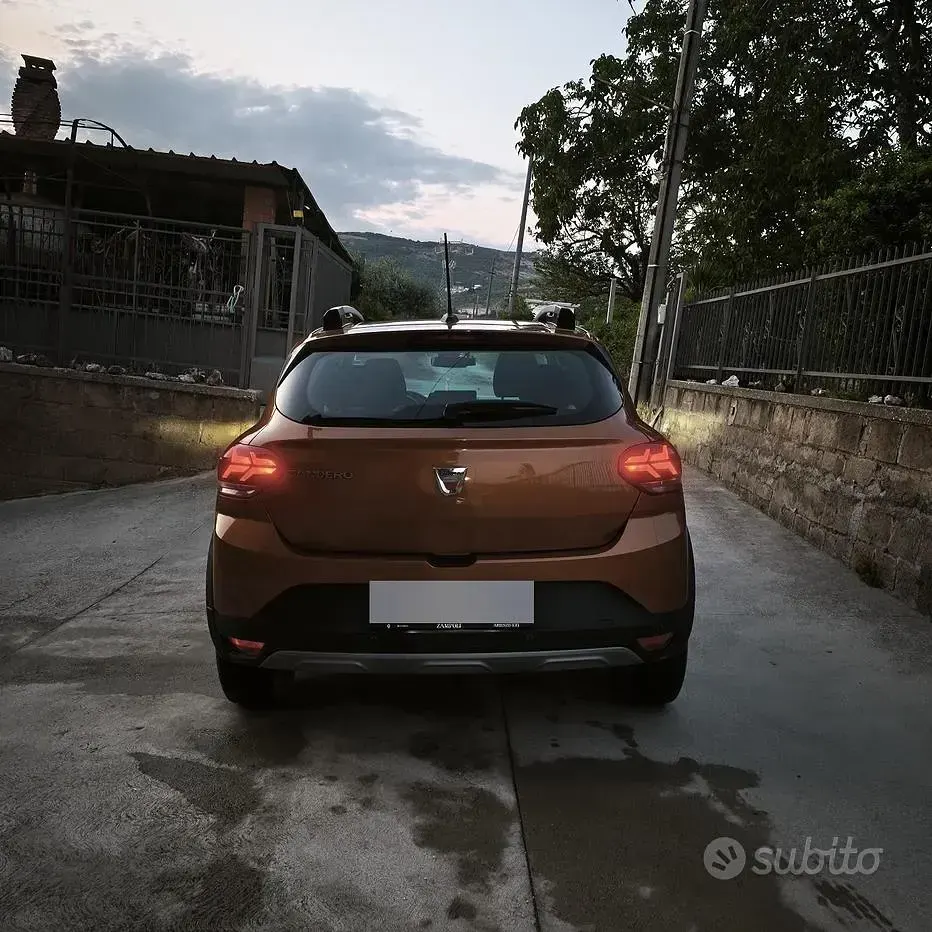 Usata Dacia Sandero Stepway 101 CV (74 kW) 2022 Arancione Berlina