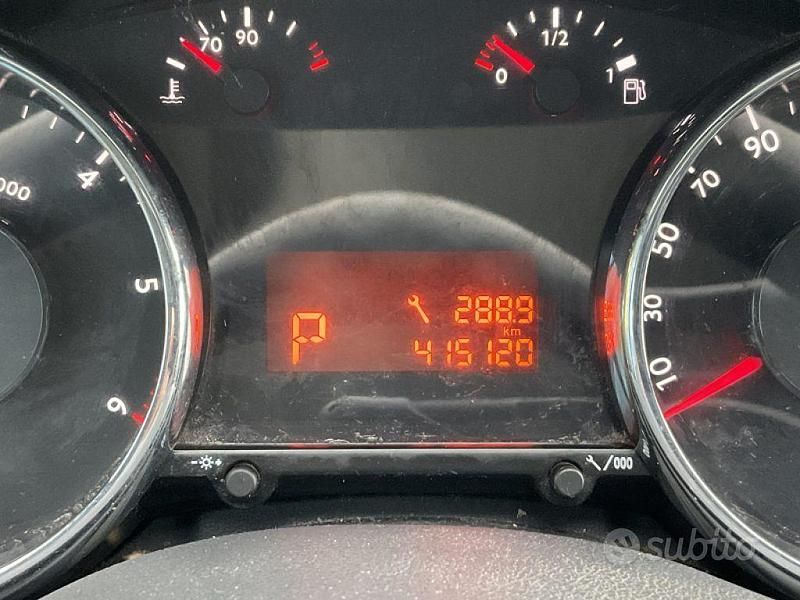 Usata Peugeot 5008 Business-Line 163 CV (119 kW) 2013 Grigio Monovolume