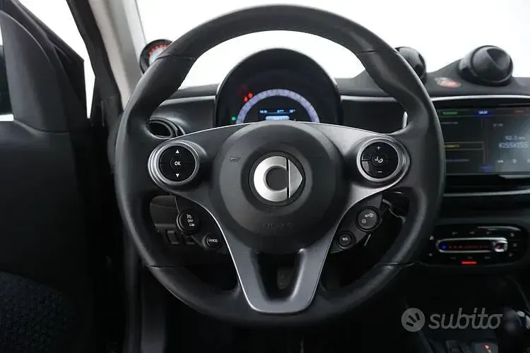 Usata Smart ForTwo Coupé Passion 41 kW (56 CV) 2021 Nero Utilitaria