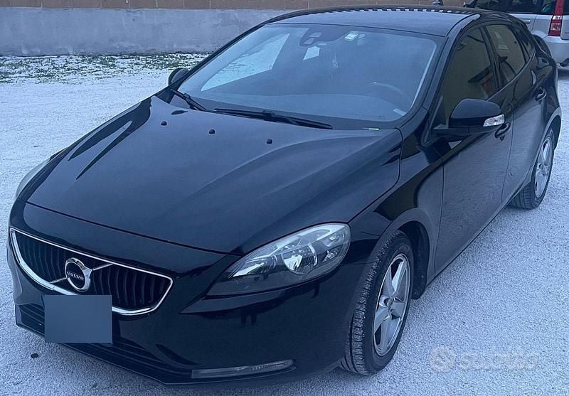 Usata Volvo V40 Kinetic 120 CV (88 kW) 2016 Nero Berlina